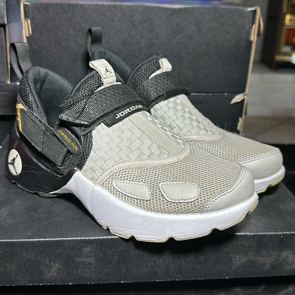 JORDAN TRUNNER LX BG Size 5.5Y - Picture 1 of 3
